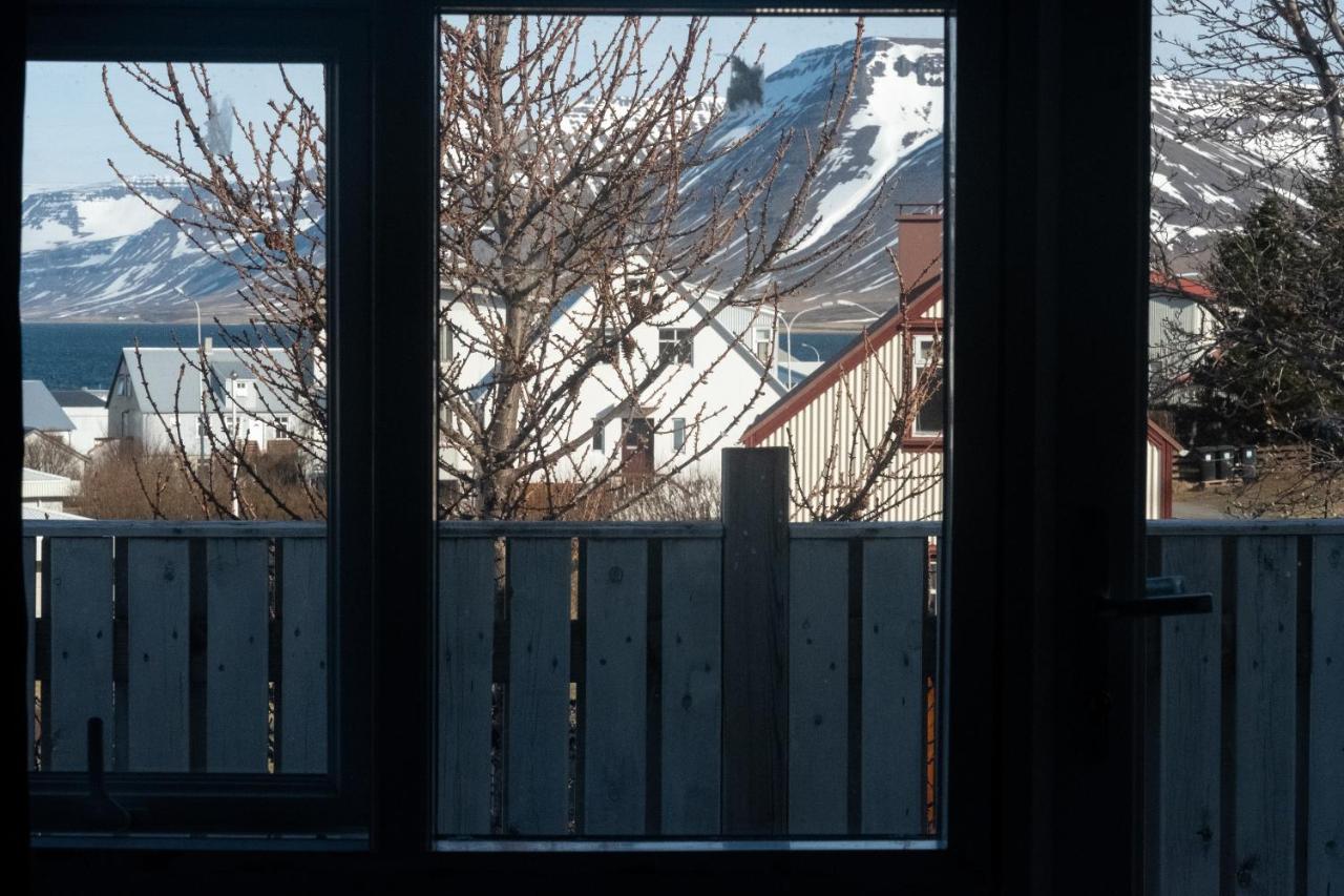 The Guesthouse By The Fjord Thingeyri Екстериор снимка