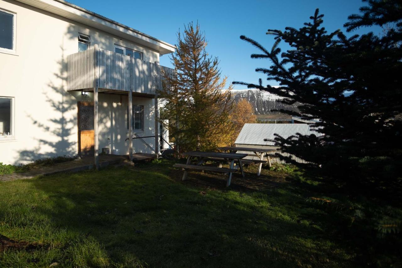 The Guesthouse By The Fjord Thingeyri Екстериор снимка