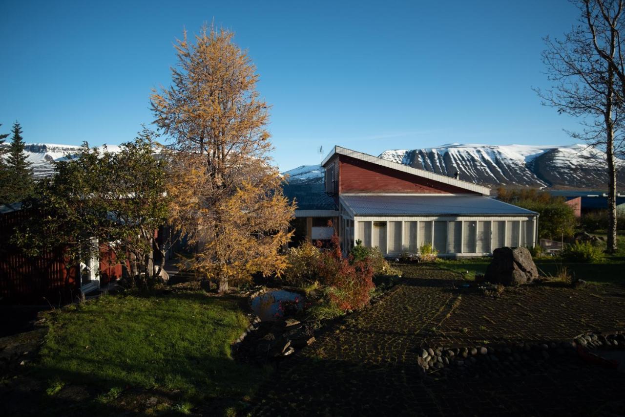 The Guesthouse By The Fjord Thingeyri Екстериор снимка