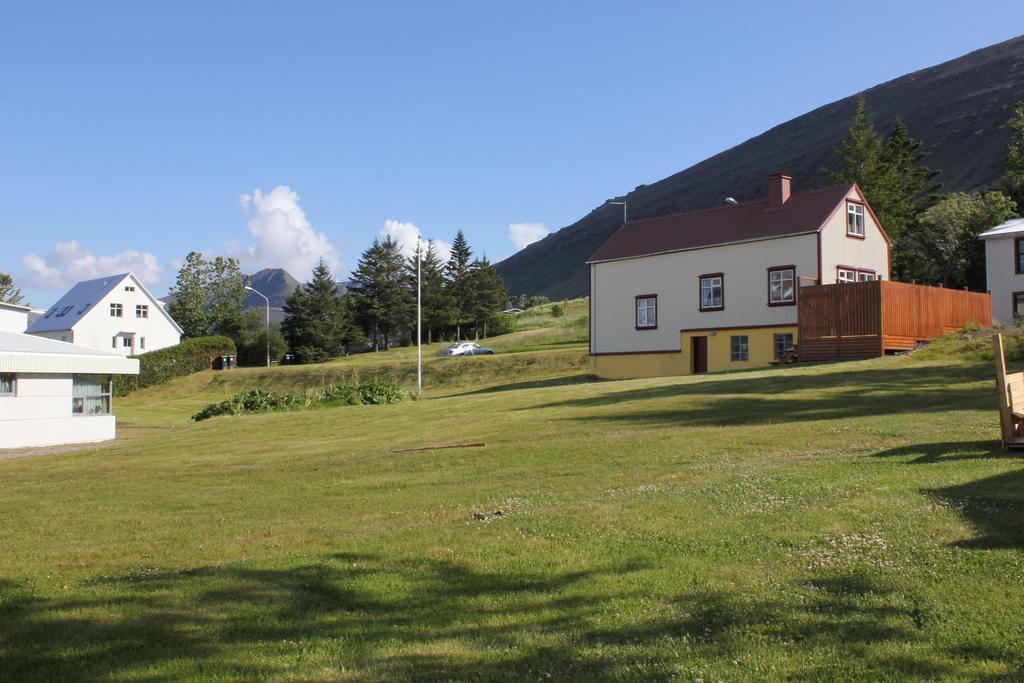 The Guesthouse By The Fjord Thingeyri Екстериор снимка