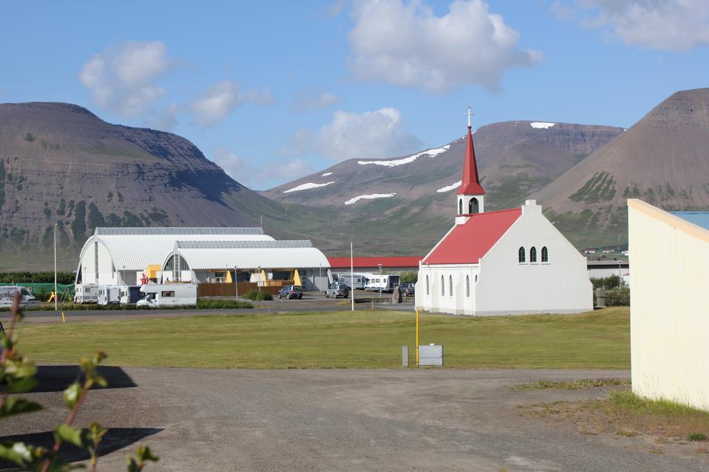 The Guesthouse By The Fjord Thingeyri Екстериор снимка