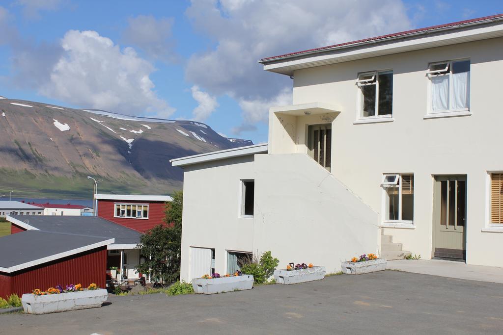 The Guesthouse By The Fjord Thingeyri Екстериор снимка