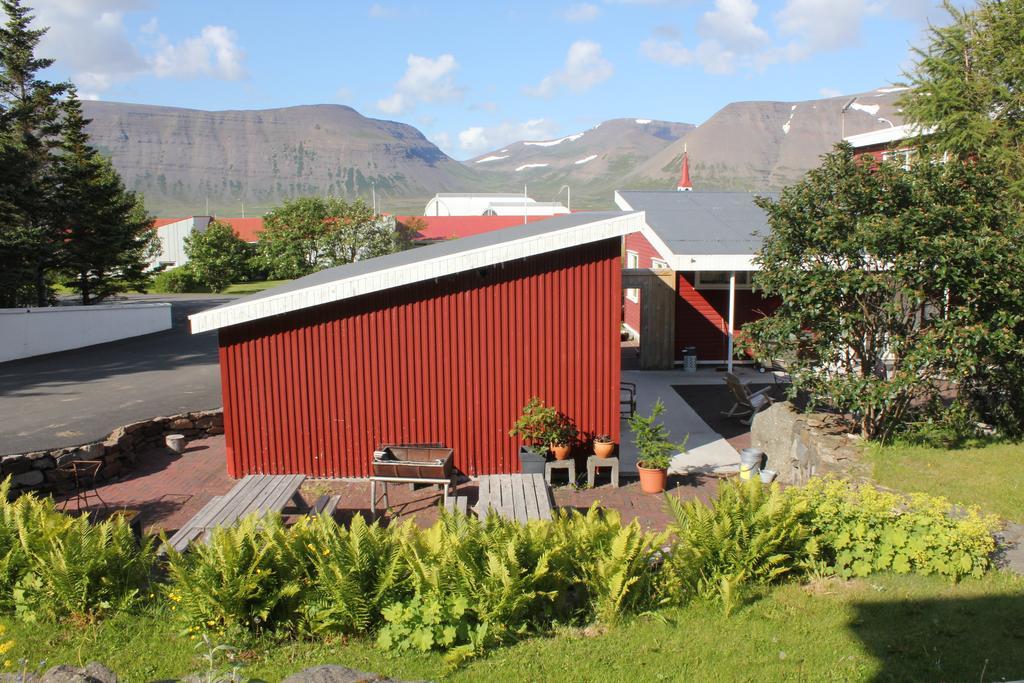 The Guesthouse By The Fjord Thingeyri Екстериор снимка
