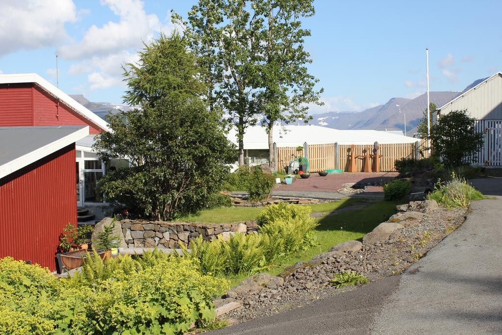 The Guesthouse By The Fjord Thingeyri Екстериор снимка